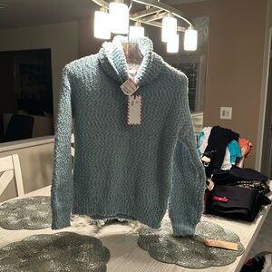 Women’s sweater new with tag
